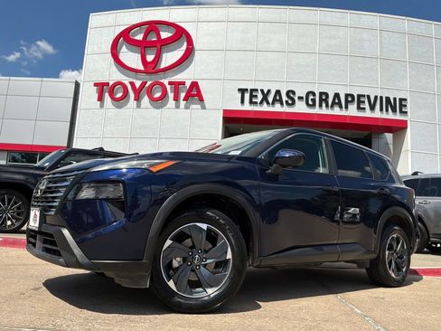 Used 2025 Nissan Rogue SV AWD/4WD image 2