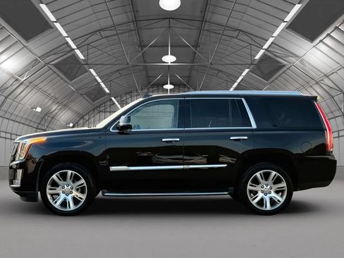 Used 2016 Cadillac Escalade Luxury AWD/4WD image 4