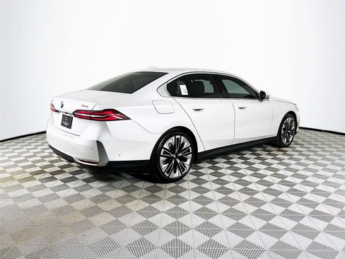 Used 2024 BMW 530i xDrive w/ Convenience Package image 7