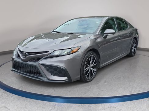 Used 2024 Toyota Camry SE FWD image 1