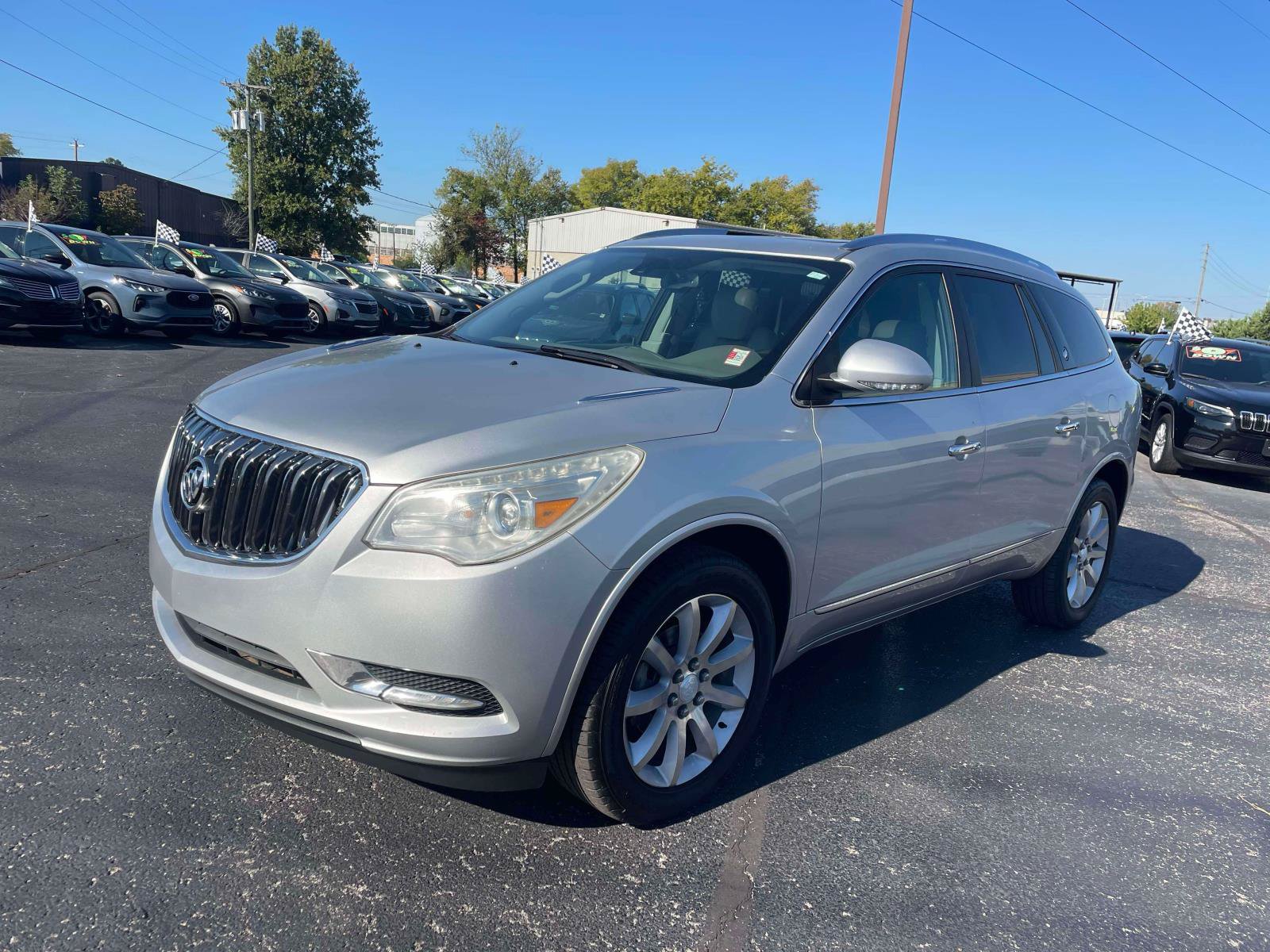 Used 2016 Buick Enclave Premium w/ Experience Buick Package FWD image 3