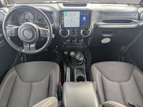 Used 2015 Jeep Wrangler Unlimited Sahara w/ Connectivity Group AWD/4WD image 10