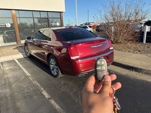 Used 2019 Chrysler 300 Limited image 4