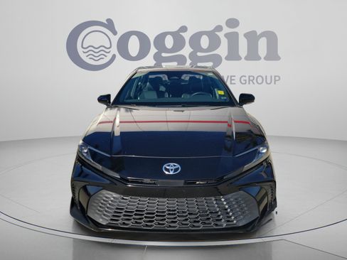 Used 2025 Toyota Camry SE FWD image 5