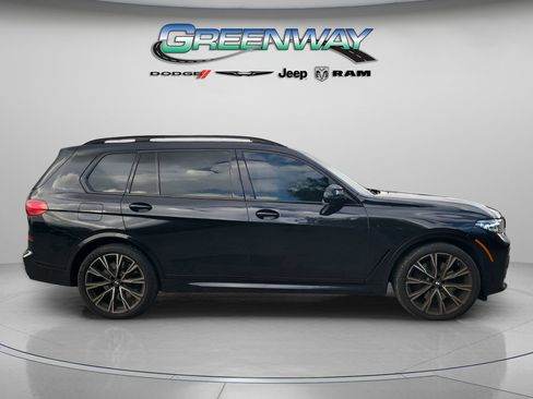 Used 2022 BMW X7 M50i image 4