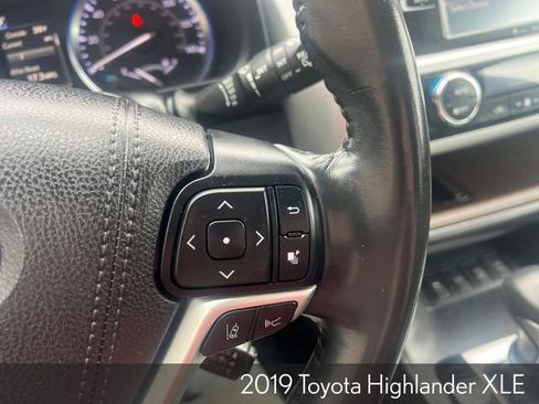 Used 2019 Toyota Highlander XLE image 31