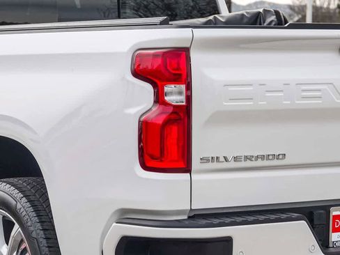 Used 2022 Chevrolet Silverado 1500 High Country w/ Technology Package image 7