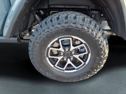New 2026 Jeep Gladiator Rubicon w/ Technology Group AWD/4WD image 10