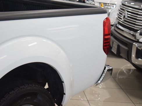 Used 2013 Nissan Frontier SV image 46