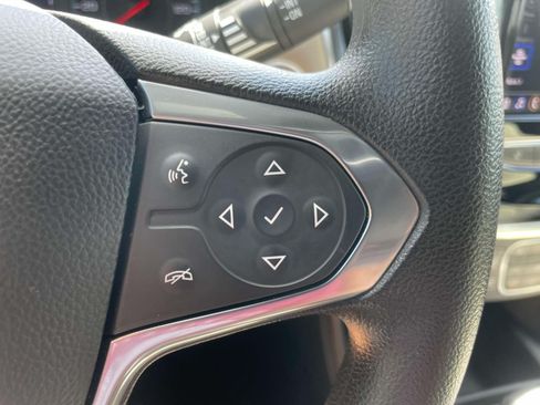 Used 2023 Chevrolet Traverse LS FWD image 22
