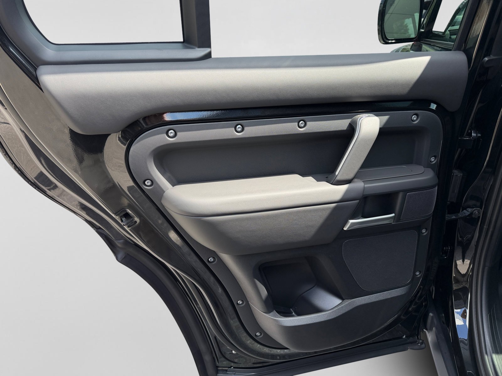 New 2026 Land Rover Defender 110 X-Dynamic SE AWD/4WD image 17