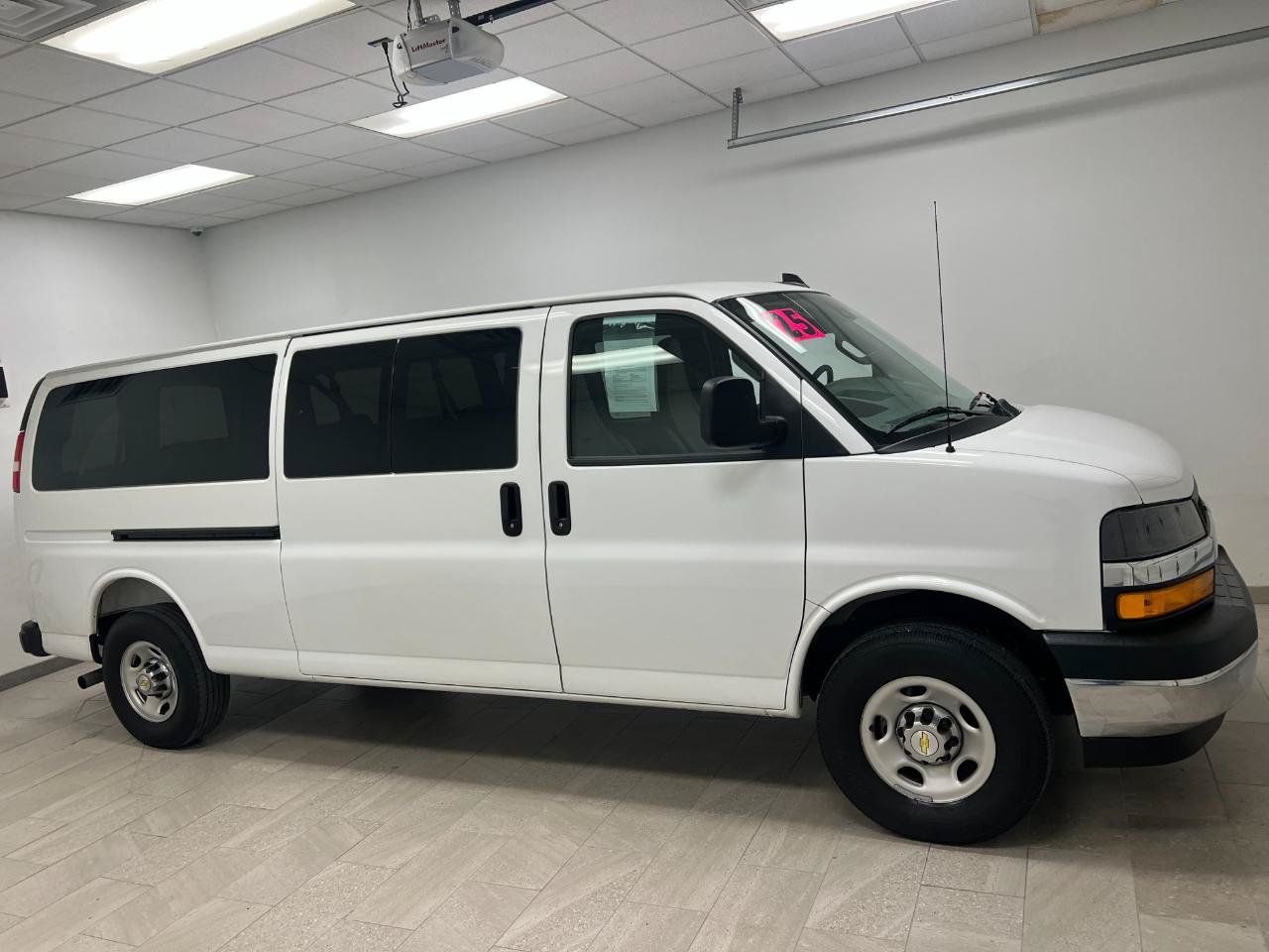 Used 2025 Chevrolet Express 3500 LT w/ LT Preferred Equipment Group RWD image 15