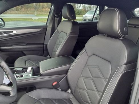 Used 2024 Volkswagen Atlas Cross Sport SE w/ Panoramic Sunroof Package image 12