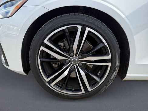 Used 2020 Volvo S60 T5 R-Design image 9