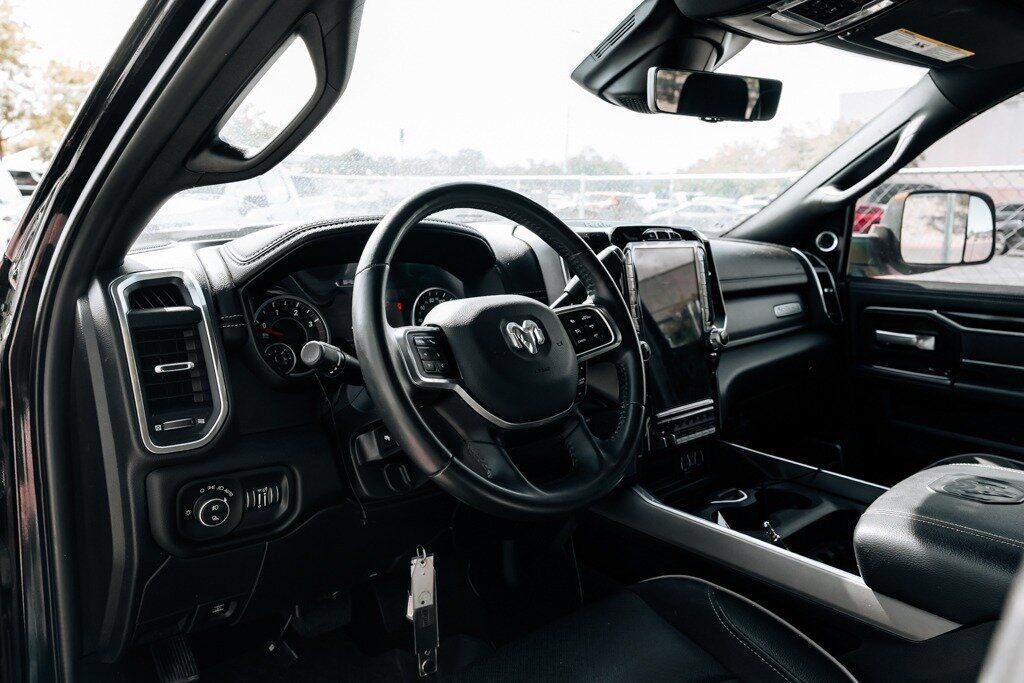 Used 2022 RAM 3500 Laramie AWD/4WD image 4