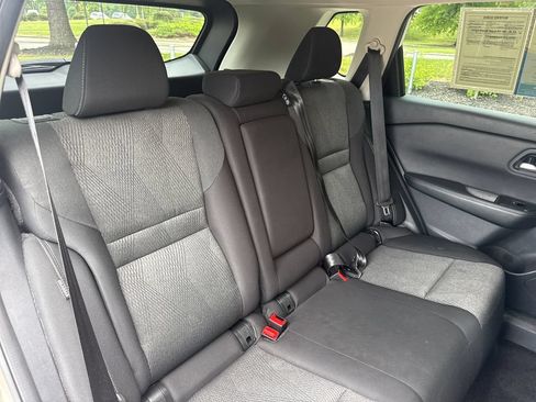 Used 2025 Nissan Rogue SV FWD image 34