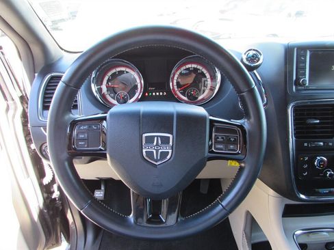 Used 2017 Dodge Grand Caravan SXT FWD image 14