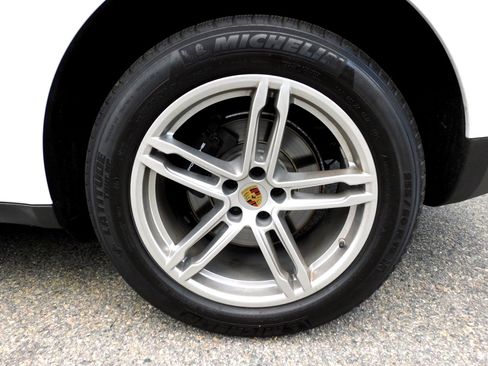 Used 2021 Porsche Macan image 24