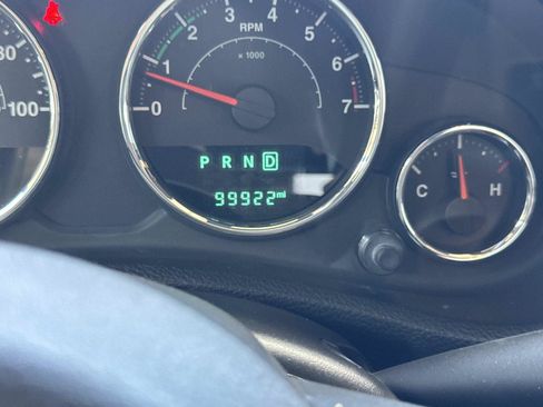 Used 2015 Jeep Wrangler Sahara w/ Connectivity Group AWD/4WD image 25