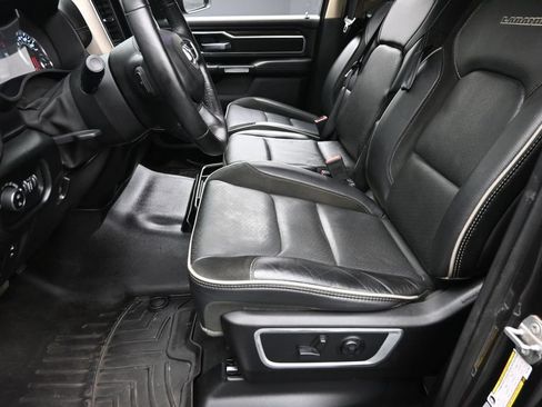 Used 2019 RAM 1500 Laramie AWD/4WD image 15