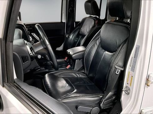 Used 2017 Jeep Wrangler Unlimited Sahara AWD/4WD image 18