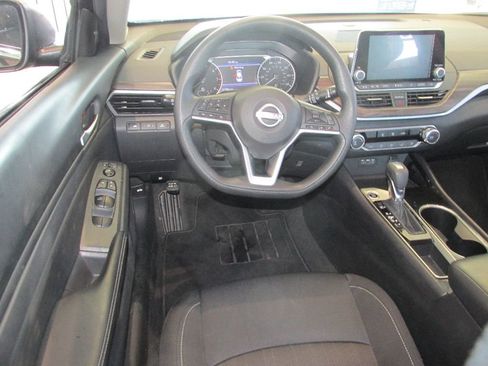 Used 2024 Nissan Altima 2.5 SV image 14