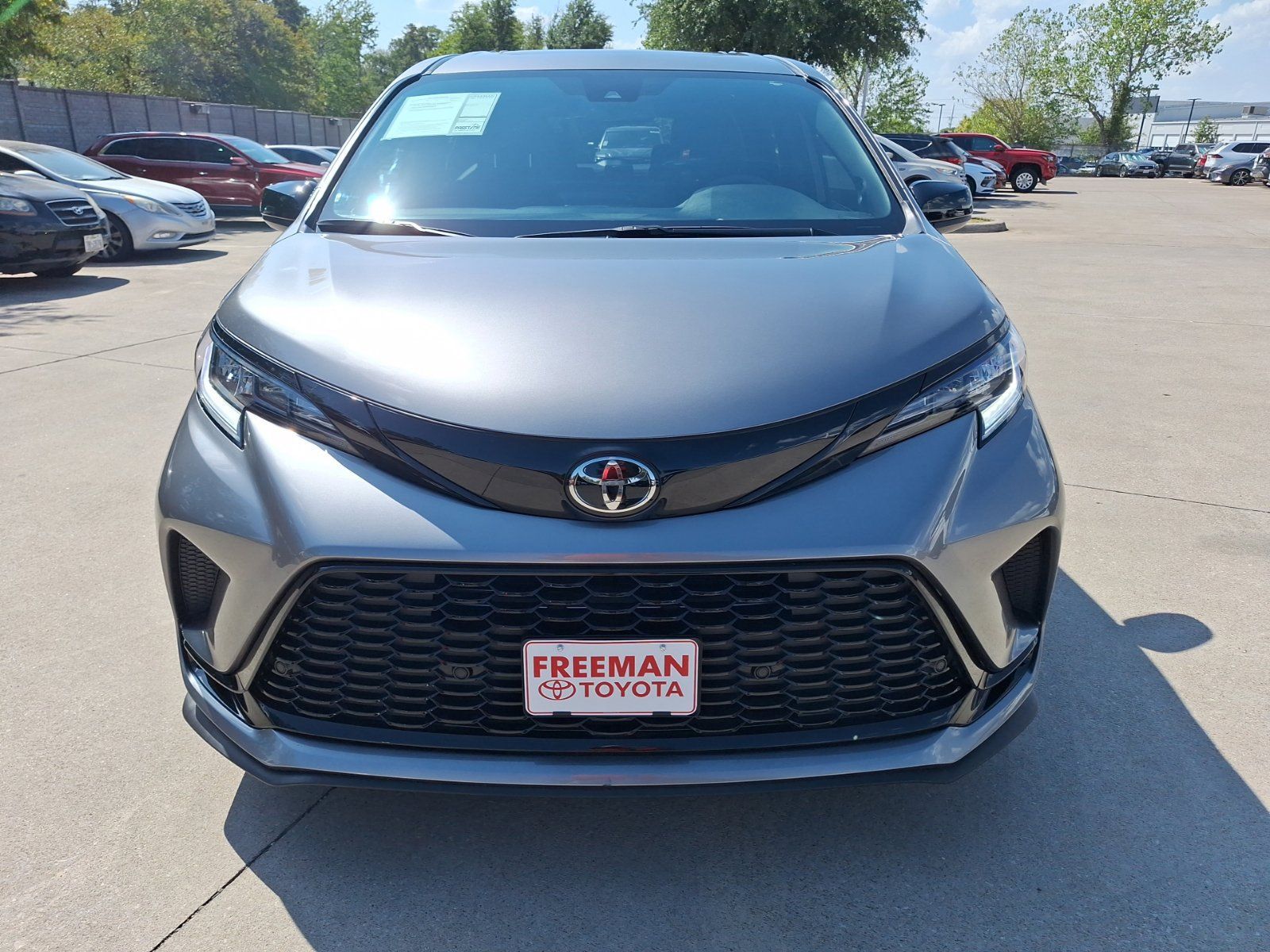 Used 2026 Toyota Sienna XSE AWD/4WD image 9