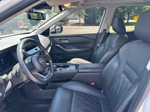 Used 2024 Nissan Rogue Platinum w/ Platinum Premium Package FWD image 7