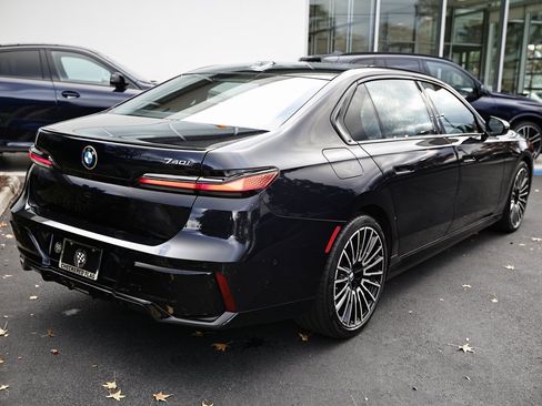 Used 2025 BMW 740i w/ Premium Package image 7