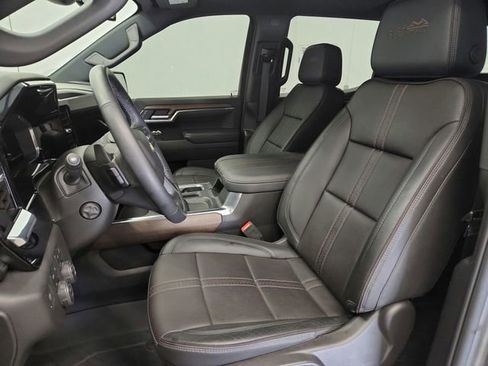 Used 2024 Chevrolet Silverado 1500 High Country w/ High Country Premium Package AWD/4WD image 18