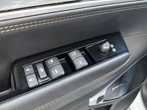 Used 2024 Jeep Wagoneer L Series III w/ Premium Group I image 8