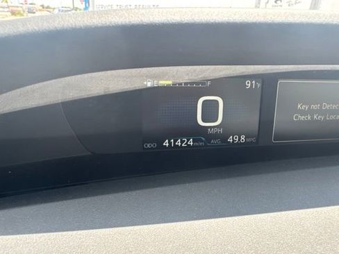 Used 2022 Toyota Prius XLE FWD image 11