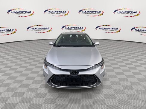 Used 2020 Toyota Corolla XLE image 3