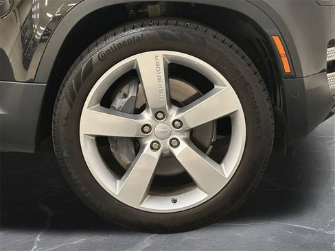 Used 2020 Land Rover Defender 110 First Edition image 33