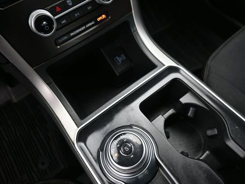 Used 2021 Ford Edge SE image 35