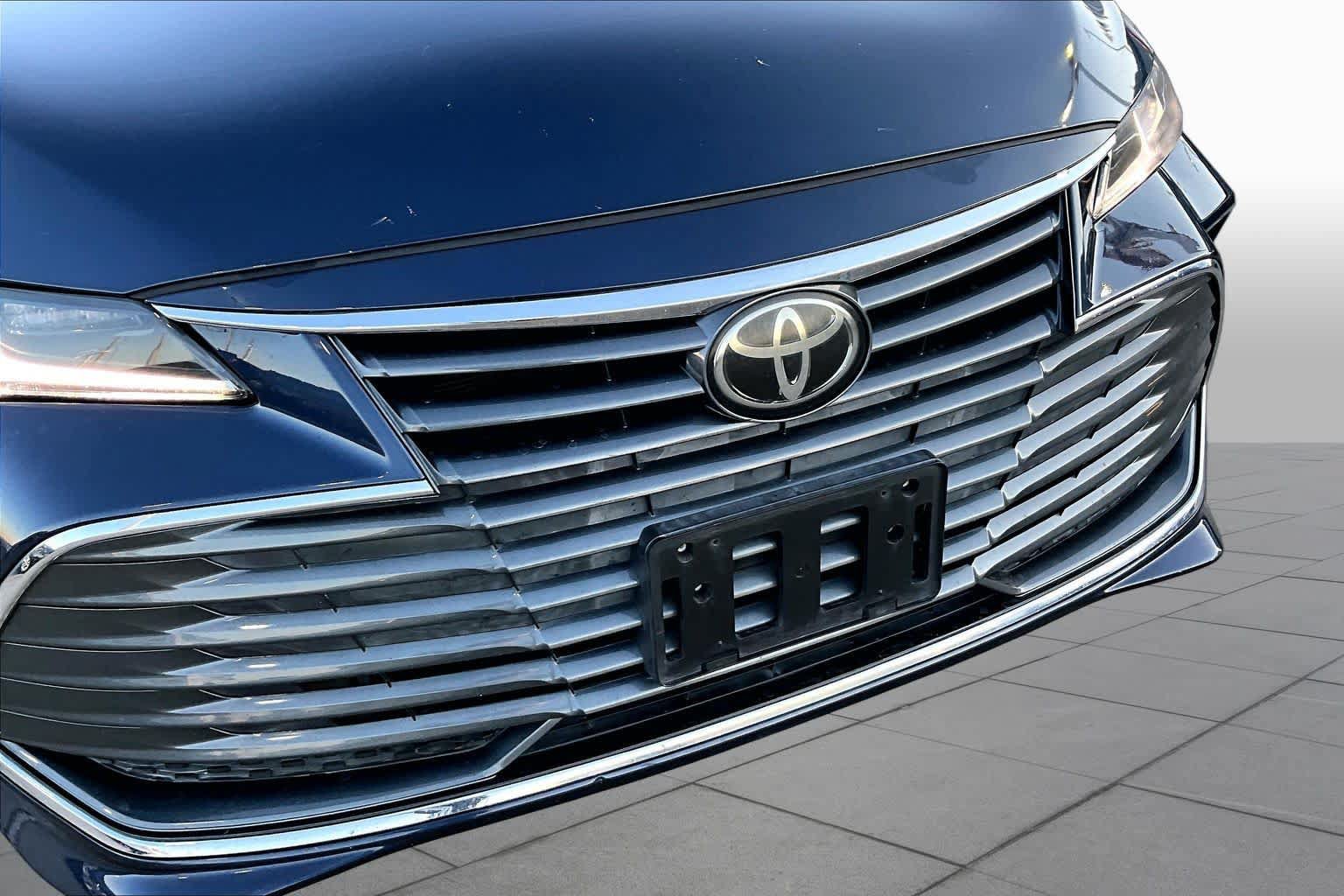 Used 2020 Toyota Avalon Limited FWD image 30