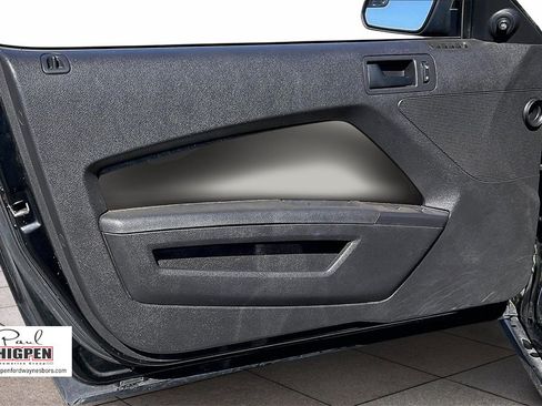 Used 2013 Ford Mustang Convertible image 21