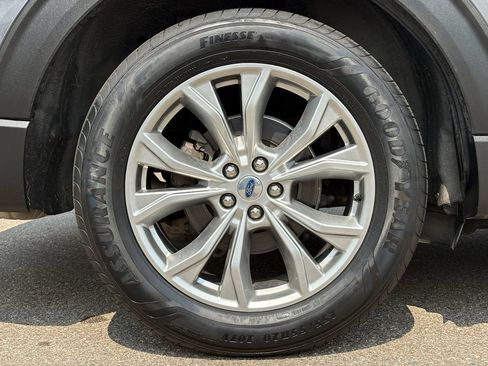 Used 2021 Ford Explorer XLT AWD/4WD image 10