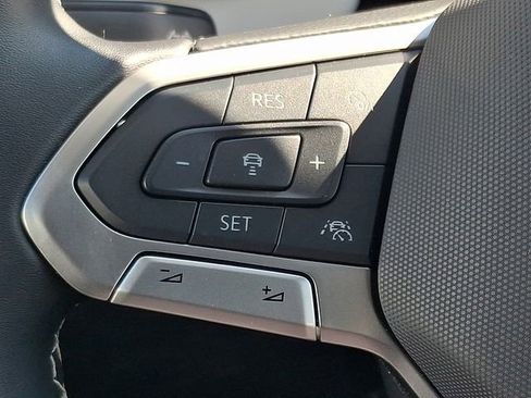 Certified 2025 Volkswagen Taos SEL w/ Black Wheel Plus Package image 21