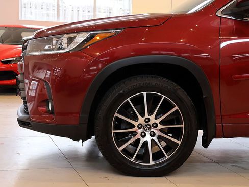 Used 2018 Toyota Highlander SE w/ Protection Package #3 image 26