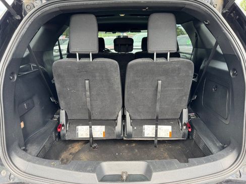 Used 2018 Ford Explorer XLT AWD/4WD image 18