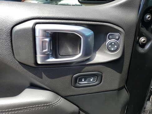 Used 2021 Jeep Wrangler Unlimited Sahara image 14