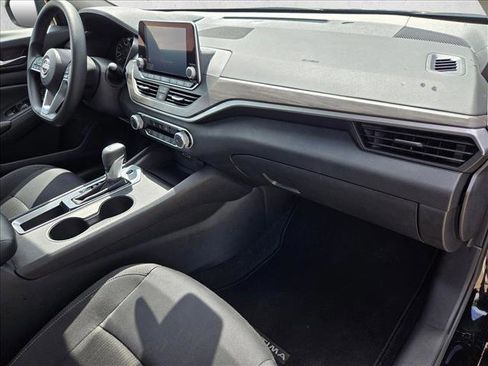 Used 2025 Nissan Altima 2.5 SV FWD image 20