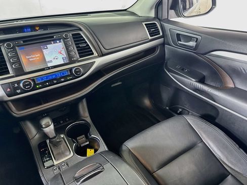 Used 2015 Toyota Highlander XLE AWD/4WD image 24