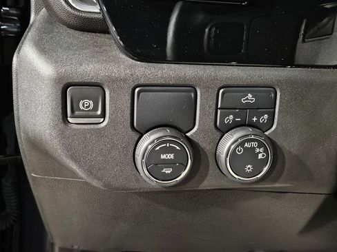 Used 2023 Chevrolet Silverado 1500 LT image 24