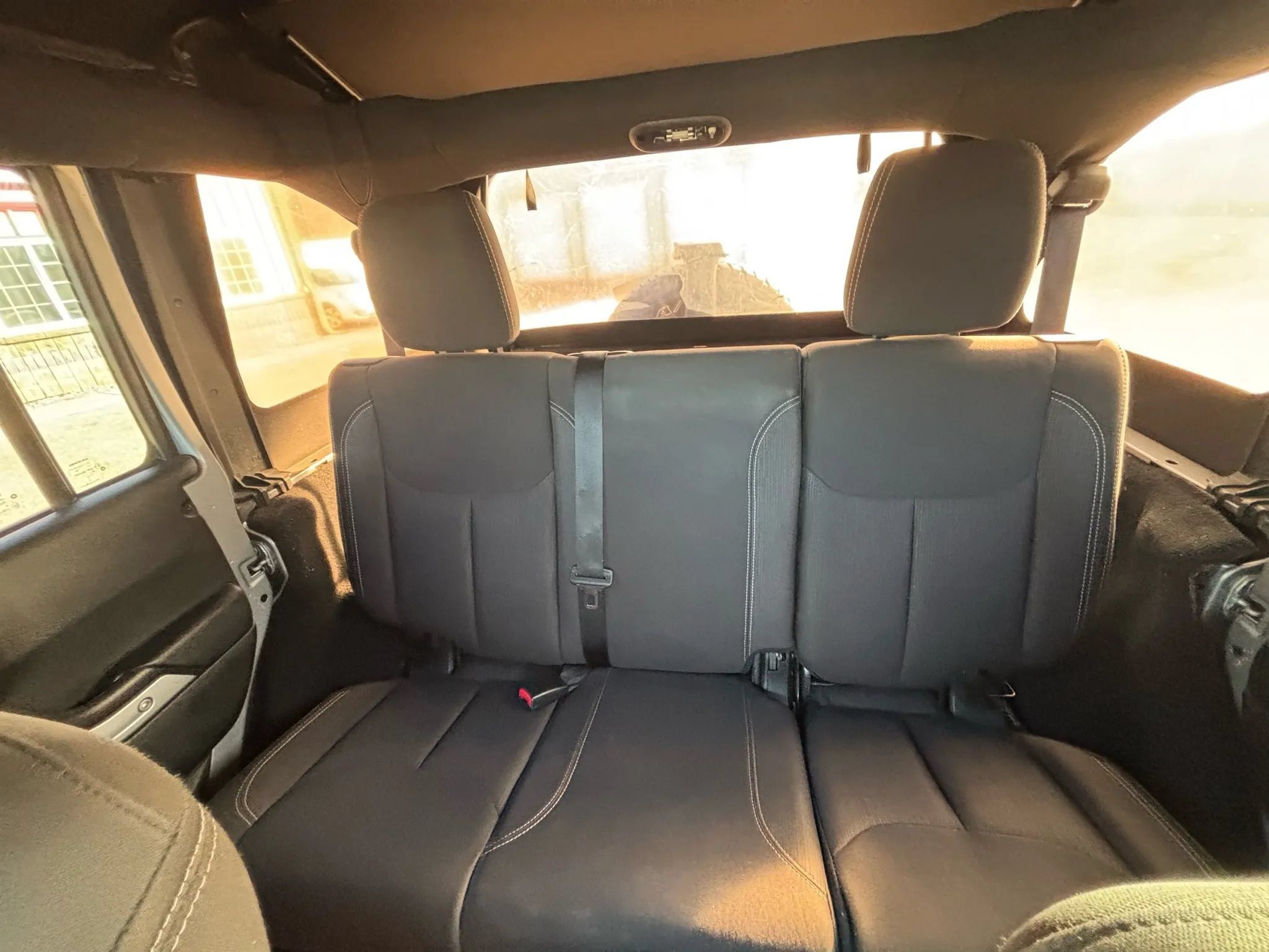 Used 2017 Jeep Wrangler Unlimited Sahara w/ Connectivity Group AWD/4WD image 21