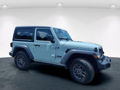 Used 2024 Jeep Wrangler Sport AWD/4WD image 5