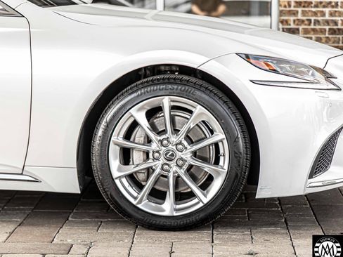 Used 2020 Lexus LS 500h AWD image 10