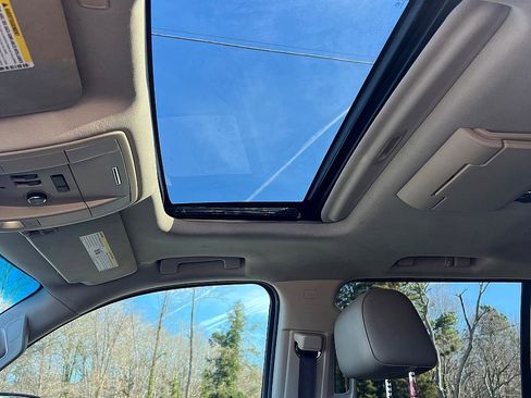 Used 2017 Chevrolet Suburban Premier image 29