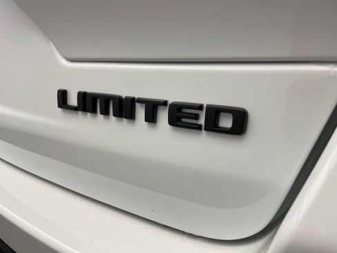 New 2025 Jeep Grand Cherokee Limited w/ Luxury Tech Group II image 5